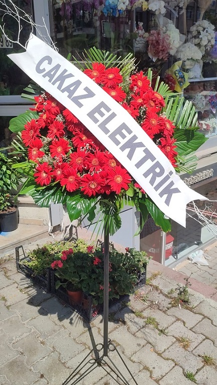 K�rm�z� Ferforje Aranjman | T�yap Fuar Alan� ��in ��k ve Zarif Dekorasyon